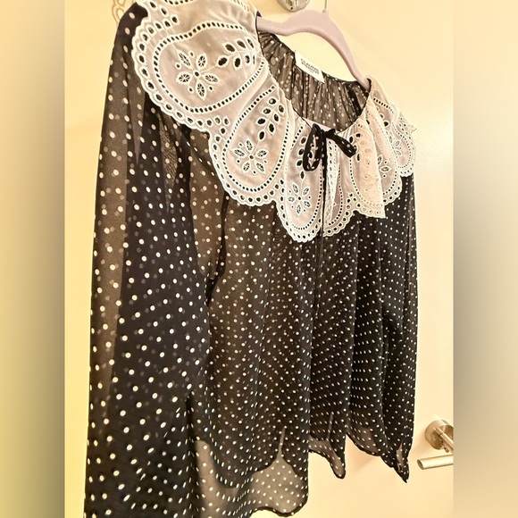 Delicate Black and White Claudie  Pierlot   Blouse with Lace Detail - Picture 5 of 5
